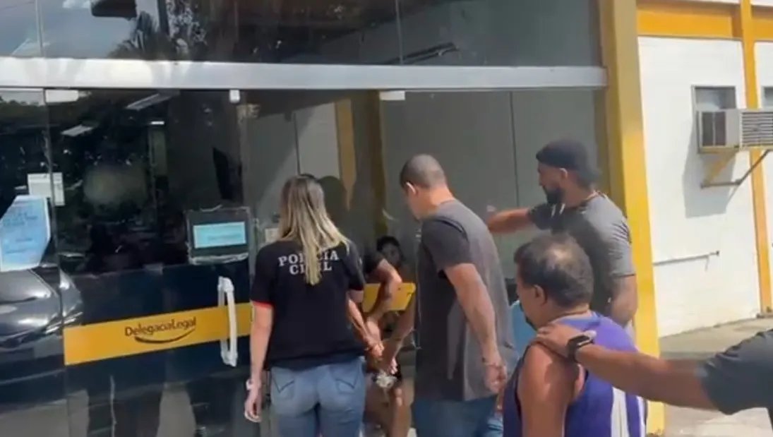 Homem é preso por estupro coletivo