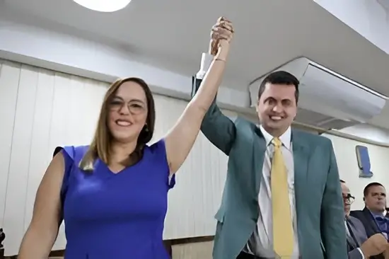 Netinho Reis (MDB) e da vice-prefeita, Aline do Áureo (SDD)