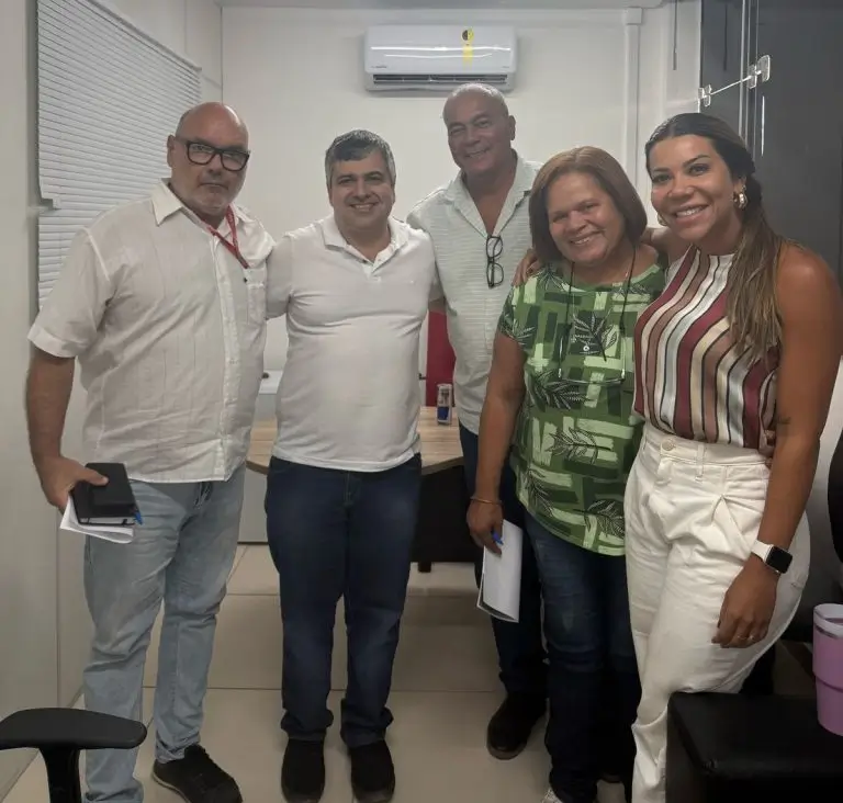 Carsa de Terceira Idade de Marica se encontra com secretário de Saúde da cidade.