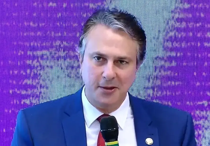'Pé-de-Meia será pago ainda neste mês', diz ministro da Educação