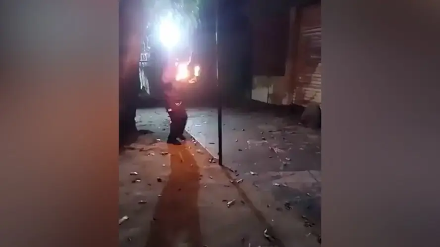 Preso por incendiar homem
