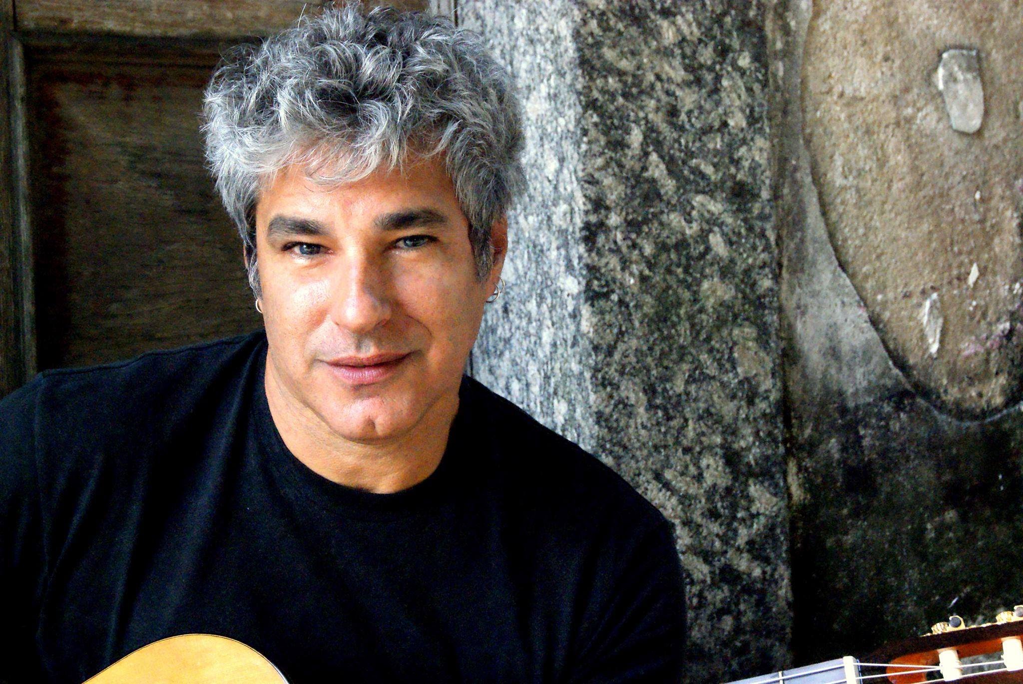 Cantor e compositor Fred Nascimento