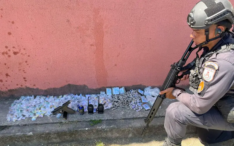 Armas e drogas apreendidas em condomínio do Minha Casa, Minha Vida em Maricá