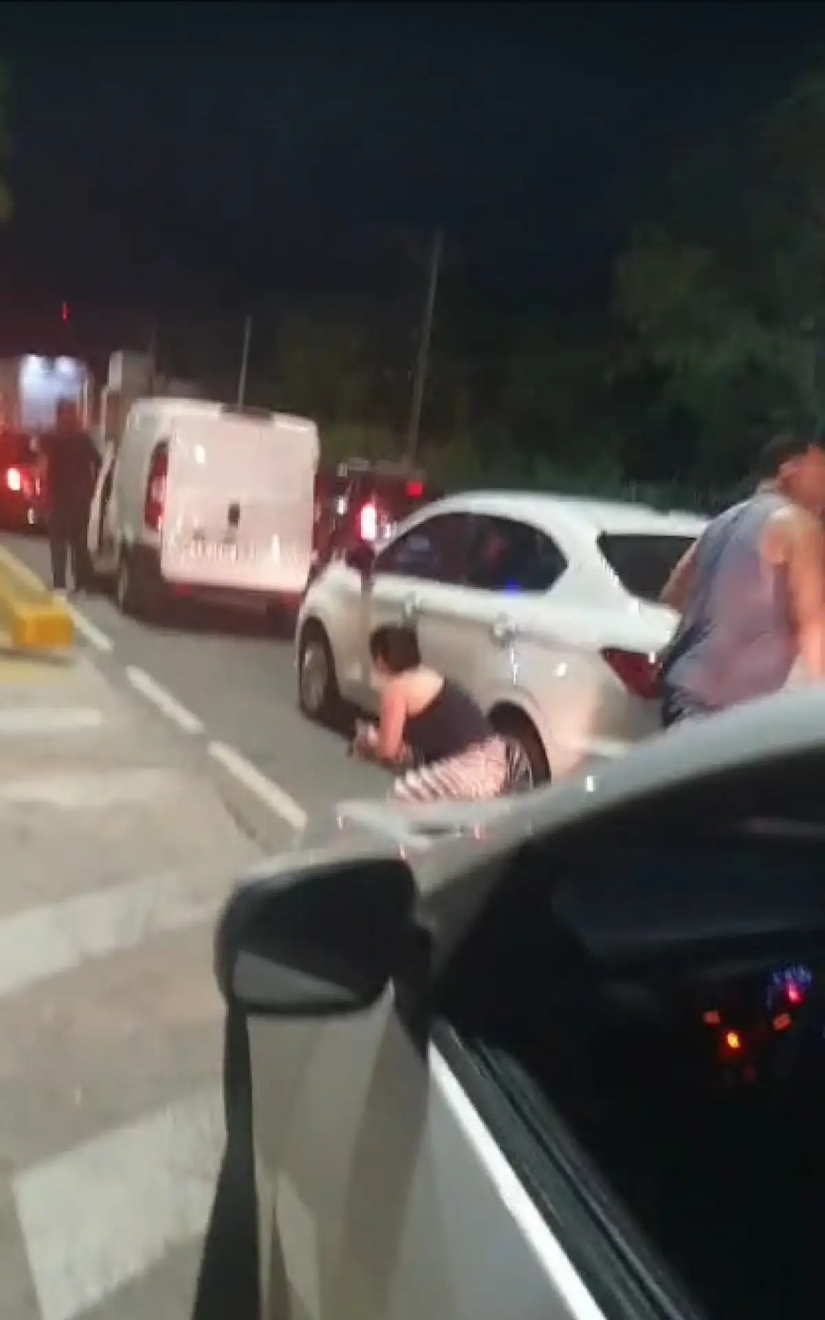 Motoristas abaixados durante a Troca de Tiros entre a PM e os Bandidos