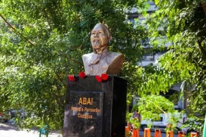 Busto do Abai no Leblon