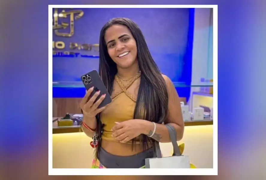 Claudia Mayara Alves Soliva, conhecida como "May Soliva"