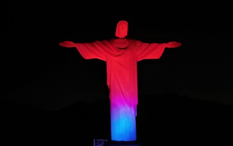 Cristo Redentor Iluminado para a Campanha do Dia Mundial do Rim