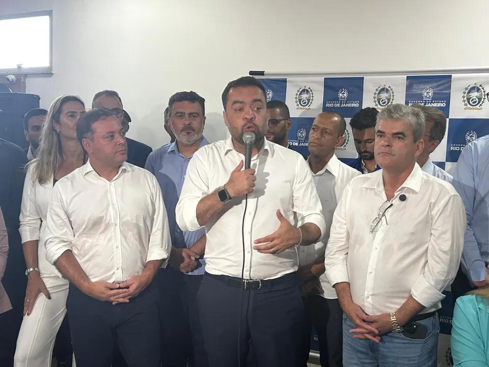 Governador do Rio falando das barcas da linha Arariboia