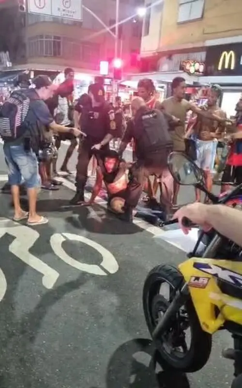 Homens são agredidos por furto em Copacabana