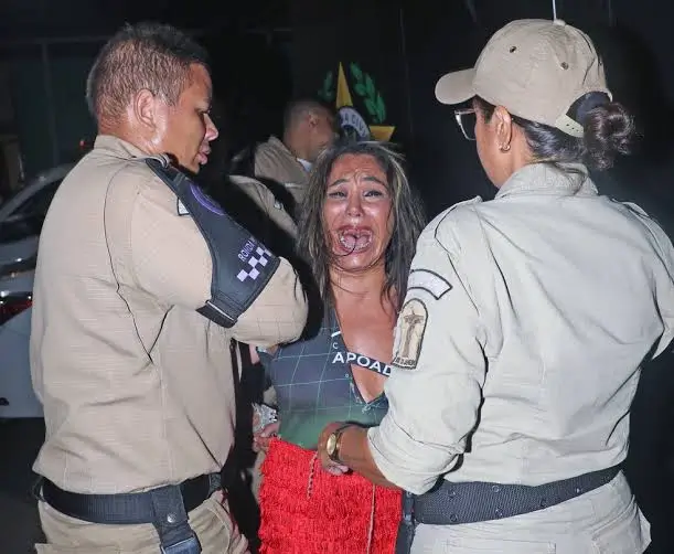 Presa por morder foliões na sapucaí