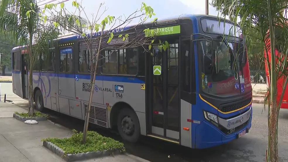 Ônibus sequestrado na Avenida Brasil