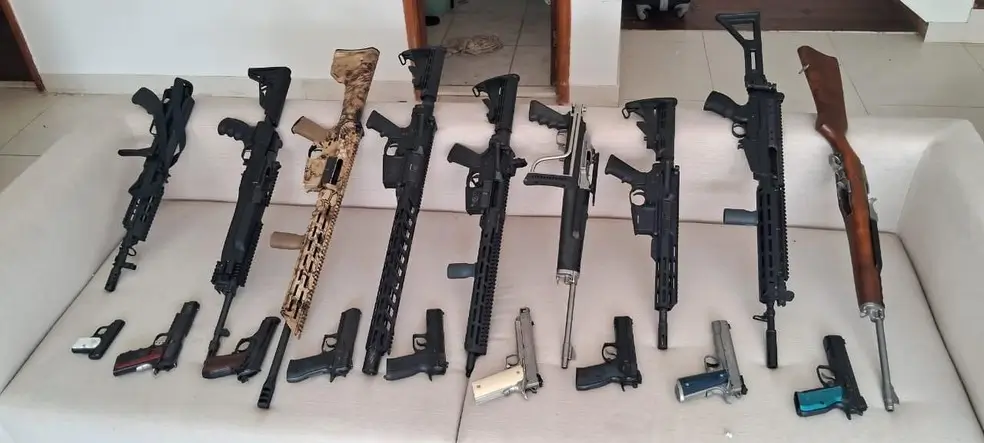 Armas apreendidas em apartamento no Recreio