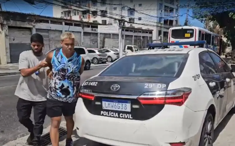 Preso em flagrante por agredir a ex-companheira, na frente da filha do casal, de 3 anos.