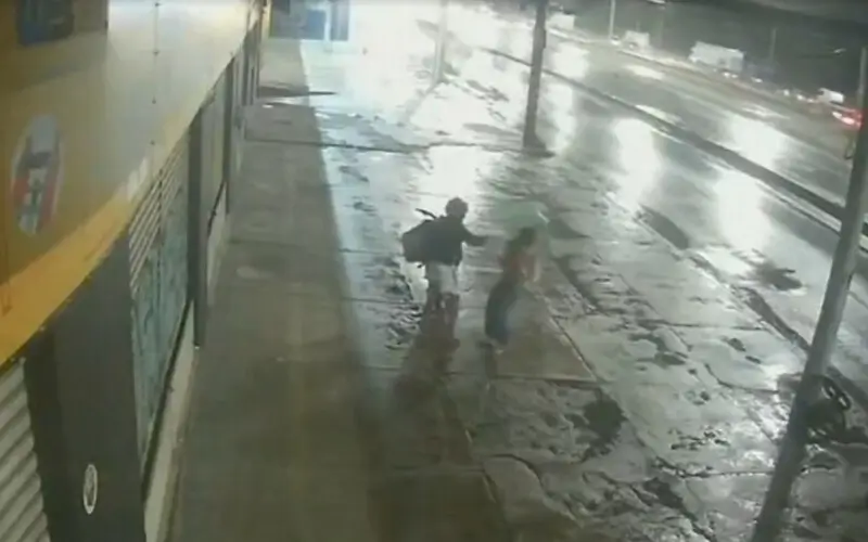 Mulher é agredida por motociclista