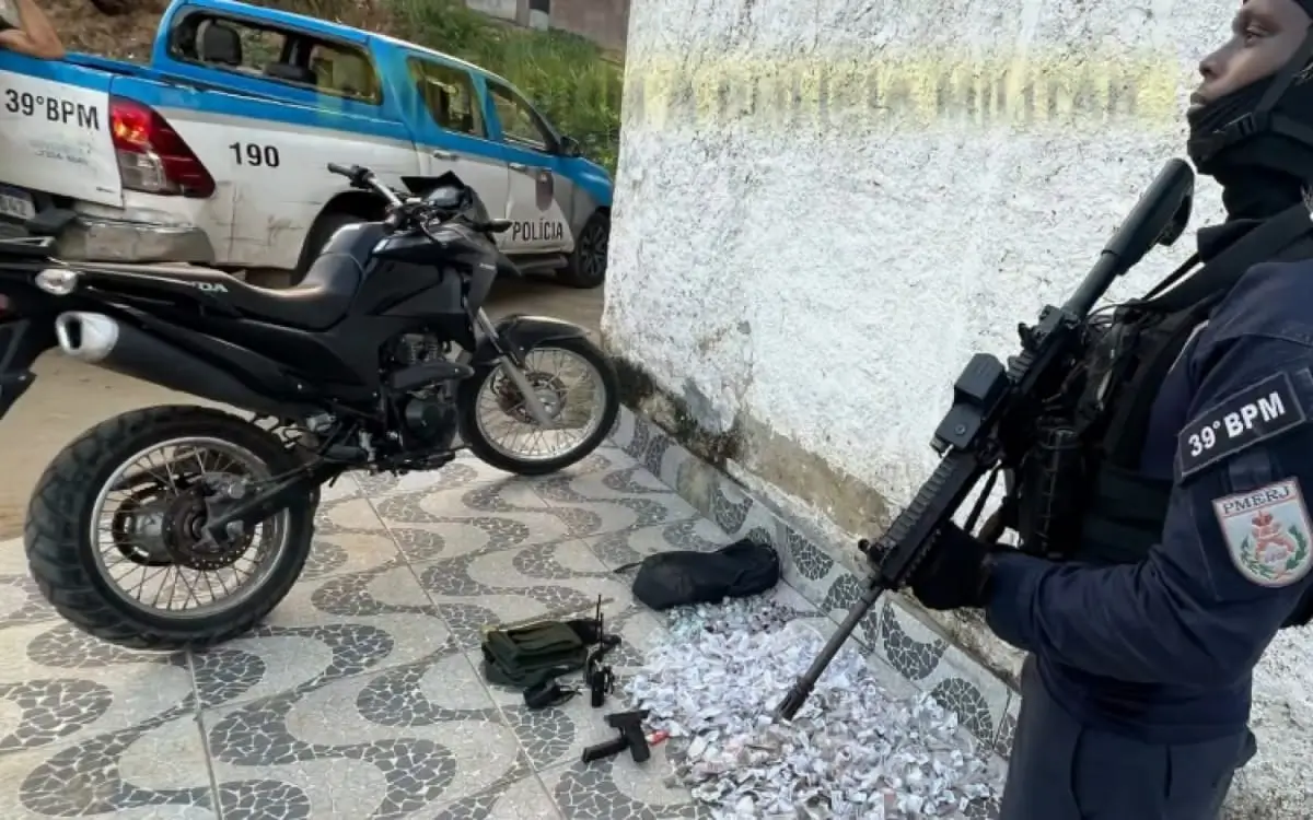 Ocorrência policial com todo o material apreendido
