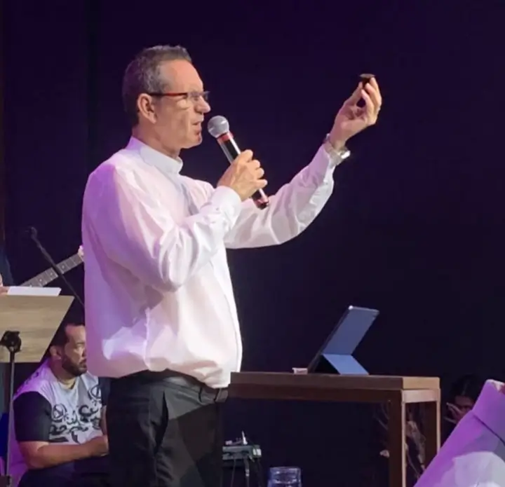 Pastor Kamp da Igreja Nova Vida