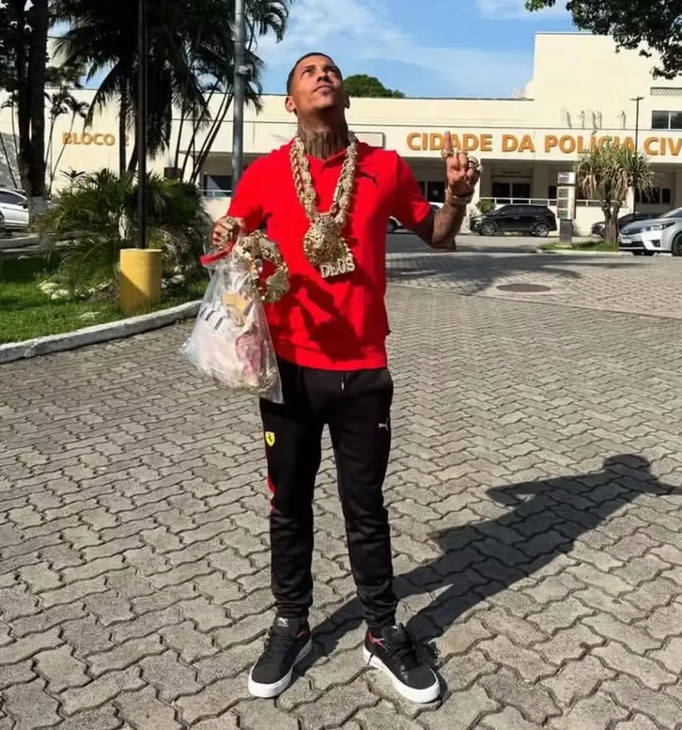 MC Poze do Rodo recupera joias apreendidas pela polícia