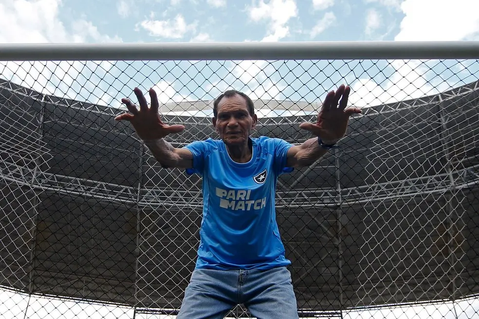 Ex-goleiro Manga