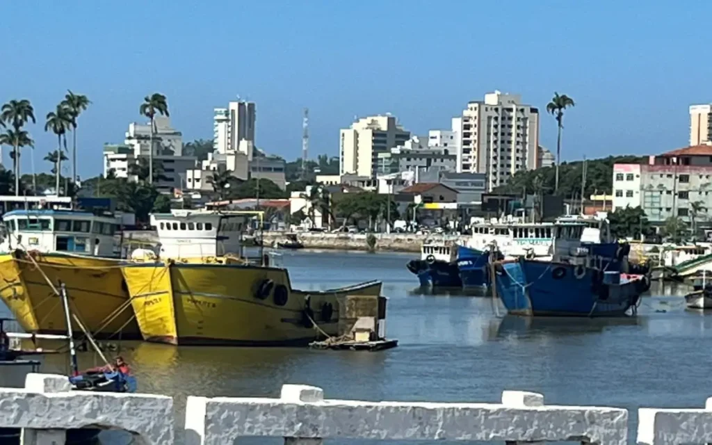 barcos em Macaé