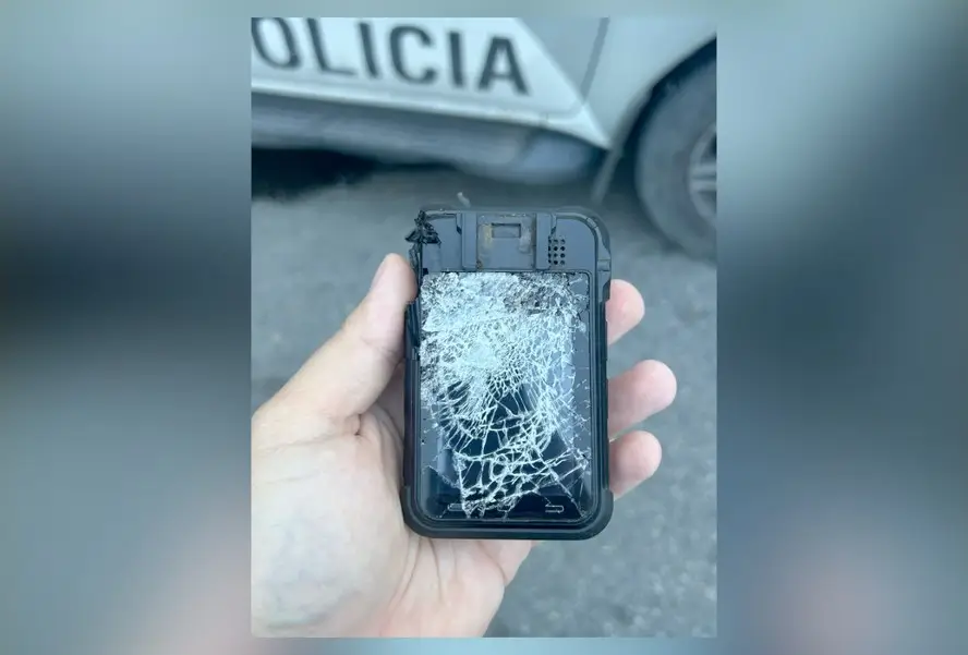 A câmara corporal do agente ficou destruída