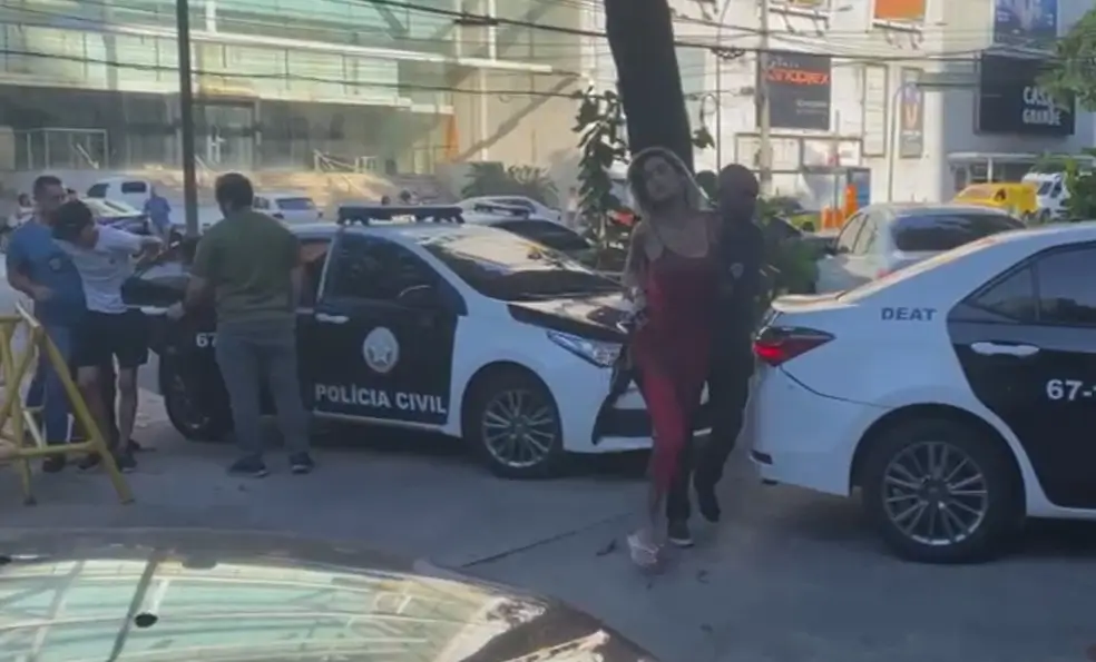Polícia prende travestis por extorsão contra turista norueguês