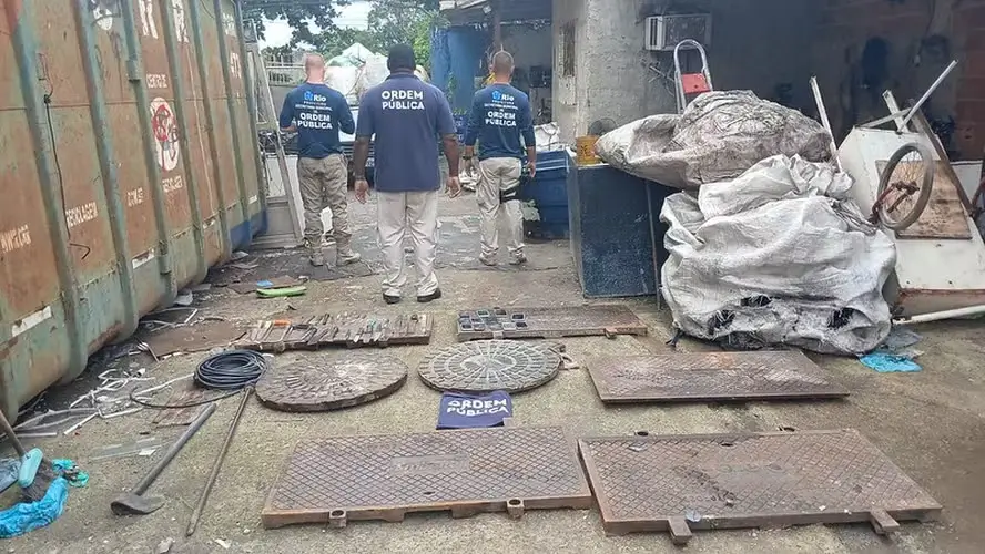 Tampas de Boeiro em Ferro Velho