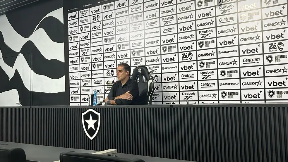 Coletiva de Imprensa com o Treinador Renato Paiva