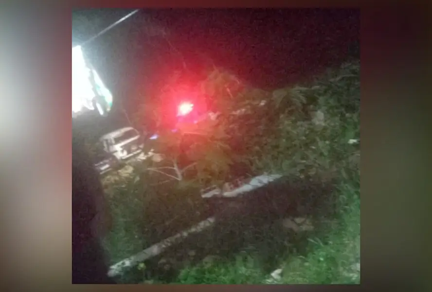 Uma viatura policial na comunidade do Fontela