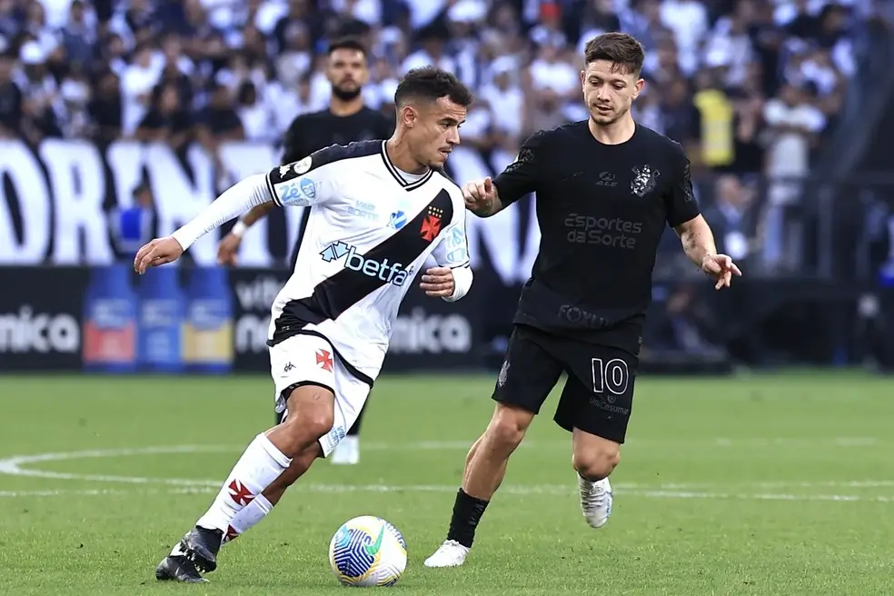 Philippe Coutinho jogando contra o Corinthians