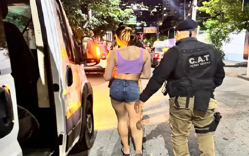 Mulher trans é presa em Niterói após manter cliente em cárcere privado