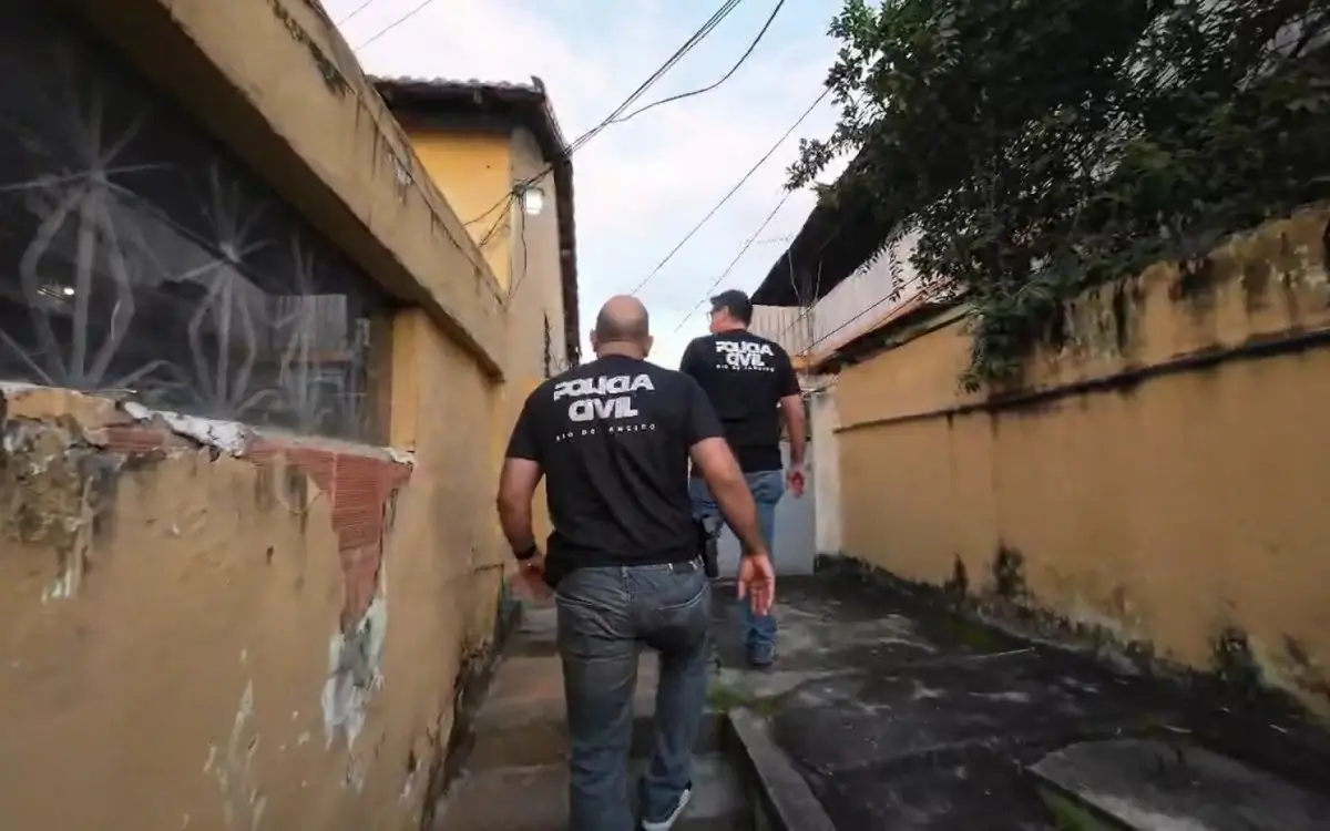Policiais da Decom