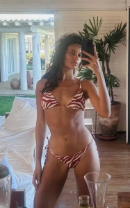 Alane Dias de Biquíni