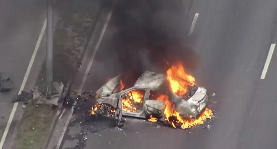 Carro Pegando Fogo na Avenida Brasil