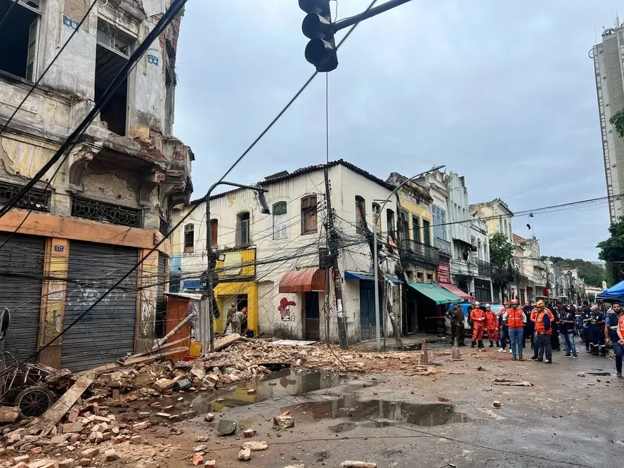 Casarão que desabou na rua Senador Pompeu
