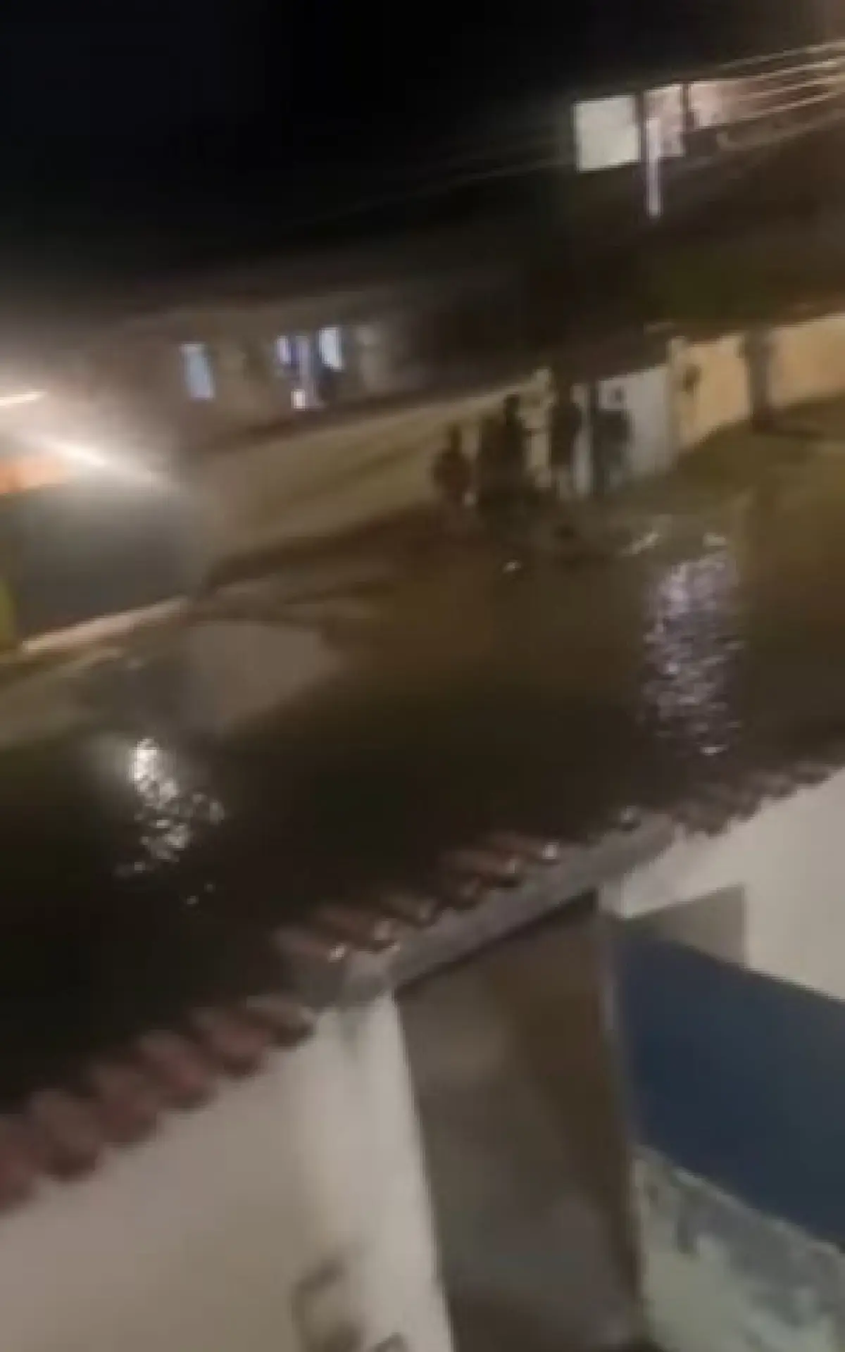 KM 32 em Nova Iguaçu Alagado