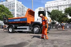Caminhão e Gari da Comlurb