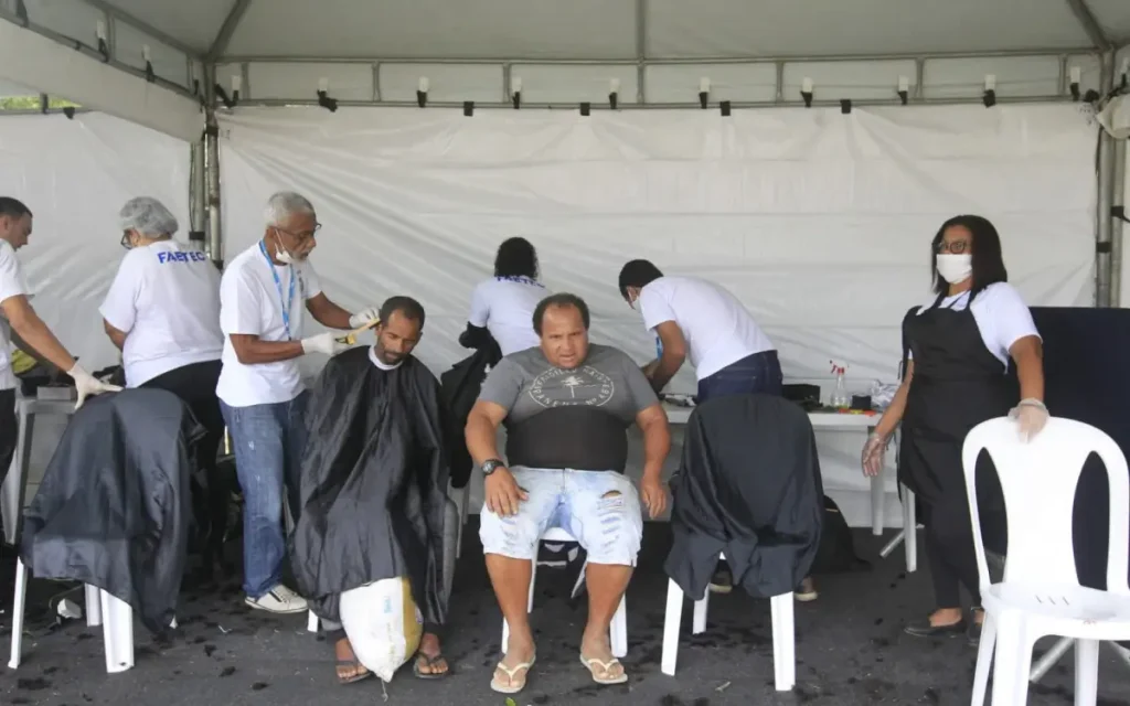 População em situação de rua recebem cuidados e tratamentos
