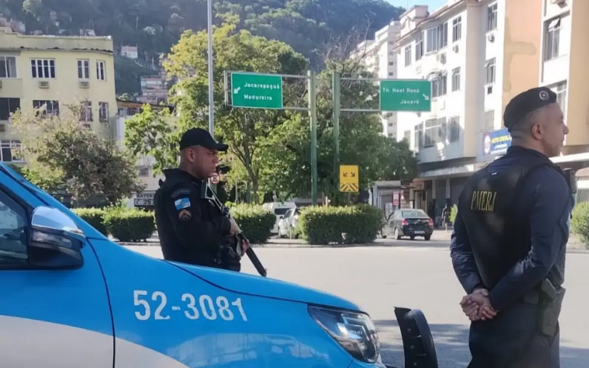 Policia Monta Guarda em Vila Isabel
