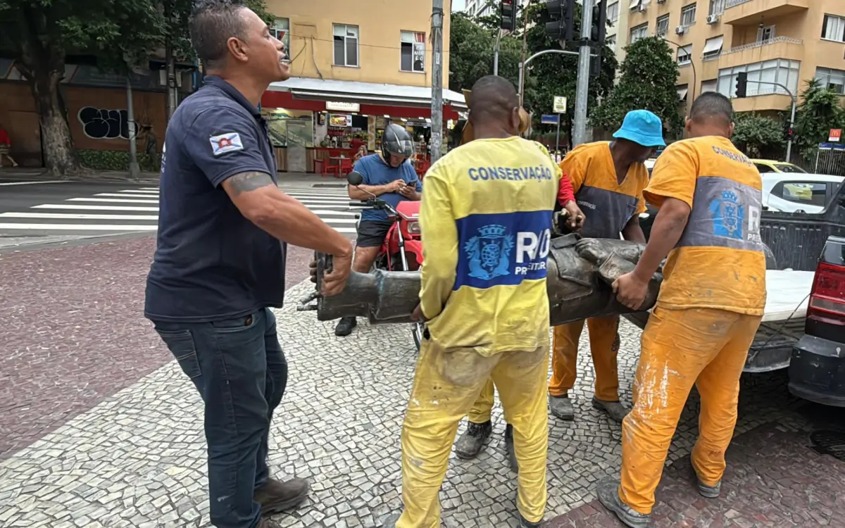 estátua de Carlson Gracie é retirado por depredação