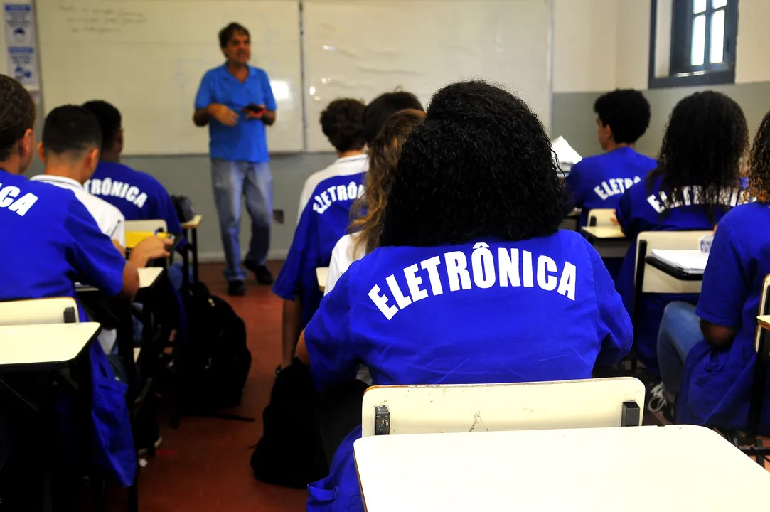 Os interessados em concorrer às vagas precisam estar matriculados a partir do 2º ano do ensino médio