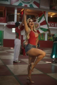 Fernanda Passon Rainha de Bateria