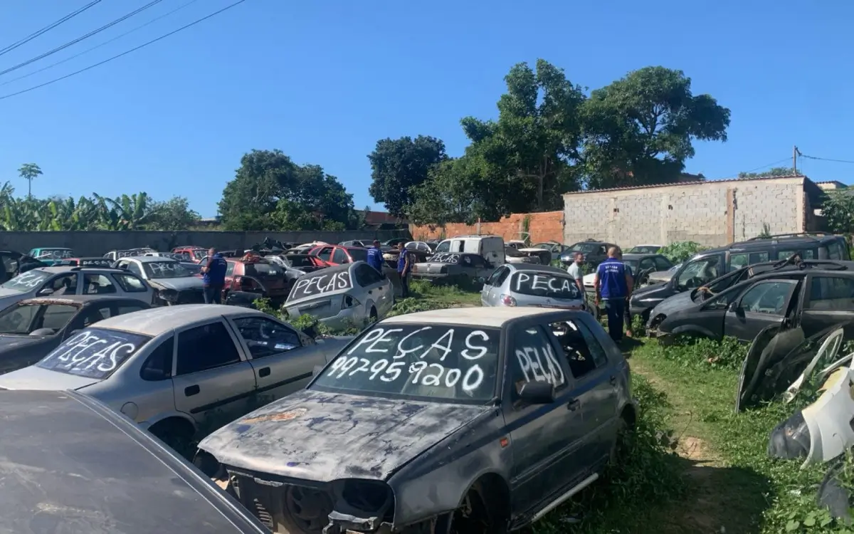 Ferro-velho interditado