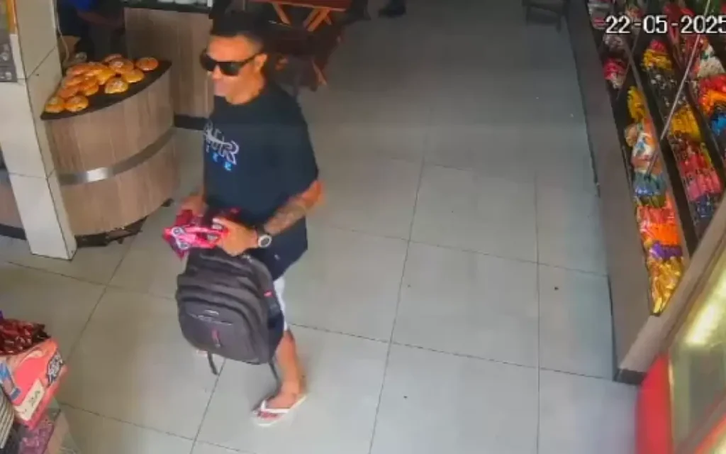 Homem é flagrado furtando cerca de 10 pacotes de café