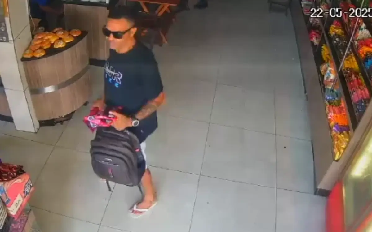 Homem é flagrado furtando cerca de 10 pacotes de café