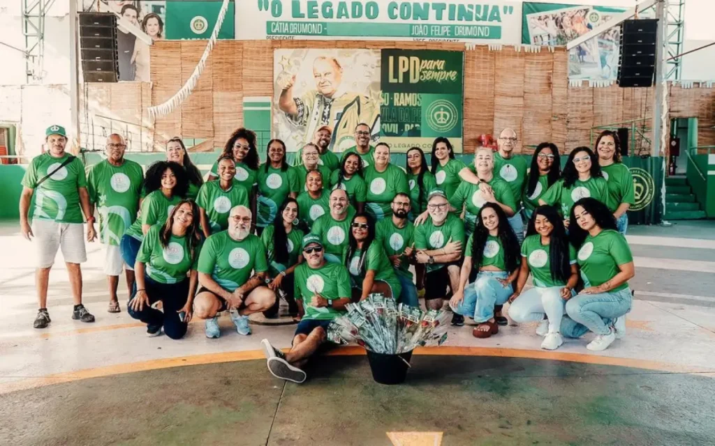 Imperatriz Leopoldinense distribui rosas em celebração ao Dia das Mães