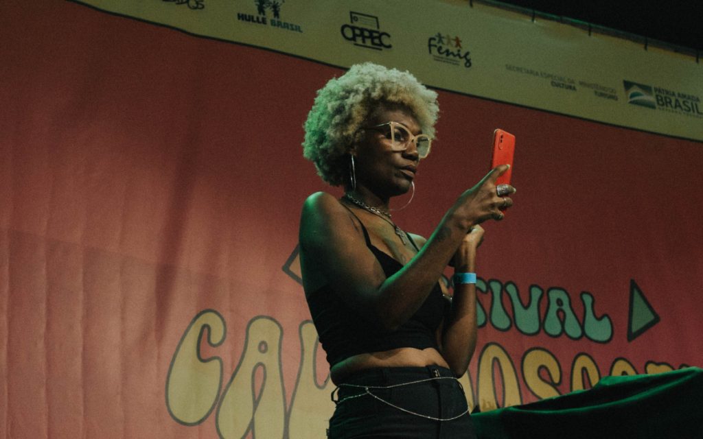 Lisa Castro apresentadora do Festival Caleidoscópio