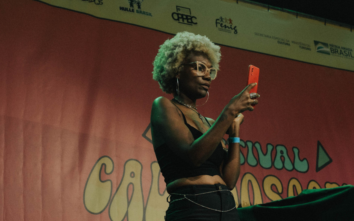 Lisa Castro apresentadora do Festival Caleidoscópio