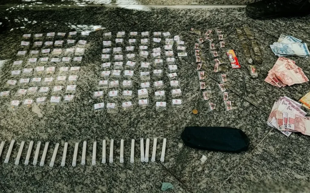 Material apreendido pela Polícia Militar