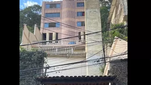 Prédio ilegal na Lagoa