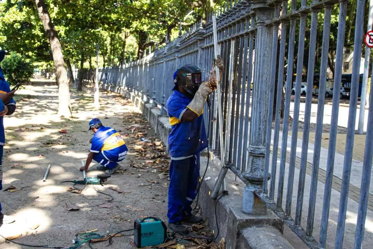 Obras na Praça Paris